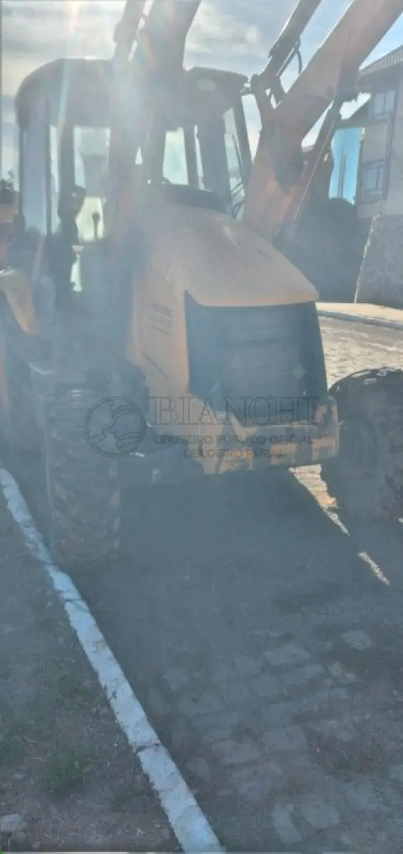 LOTE 015 - RETROESCAVADEIRA JCB 2019