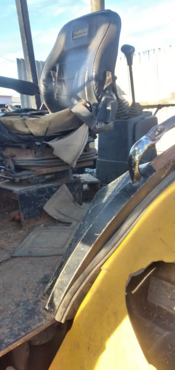 LOTE 024 - RETROESCAVADEIRA RANDON 4X4
