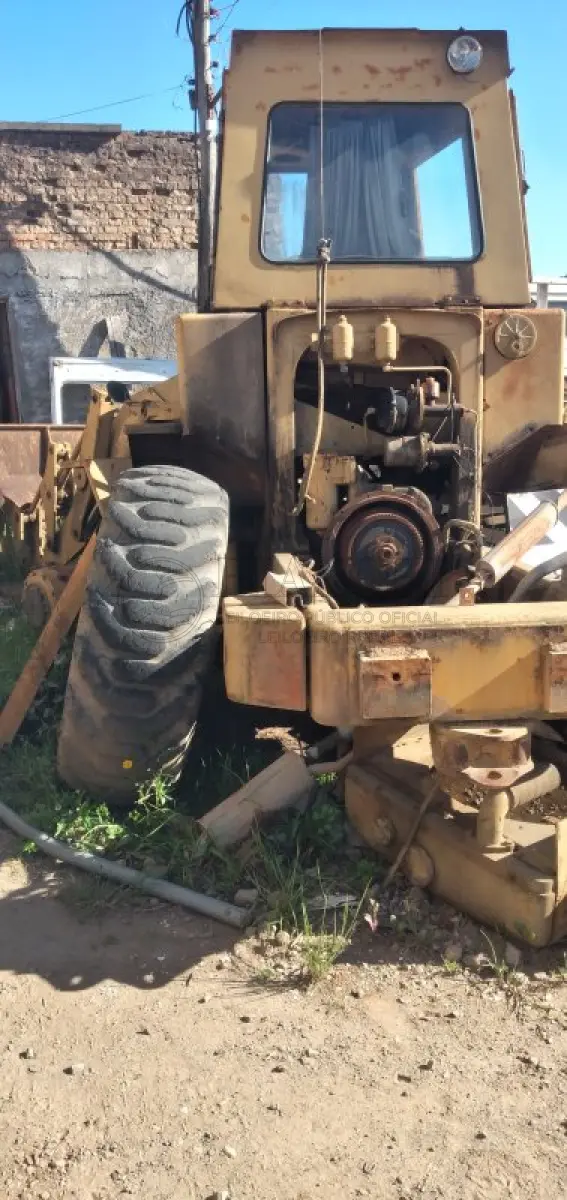 LOTE 011 - CATERPILLAR CARREGADOR