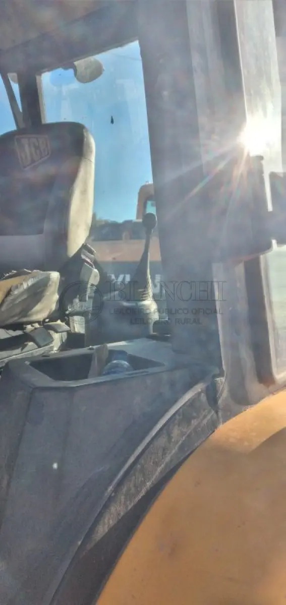 LOTE 015 - RETROESCAVADEIRA JCB 2019