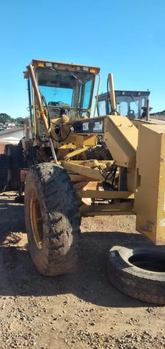 LOTE 014 - MOTO NIVELADORA CATERPILLAR