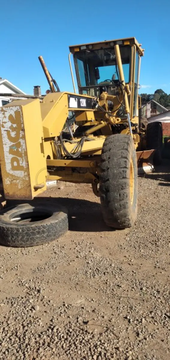 LOTE 014 - MOTO NIVELADORA CATERPILLAR