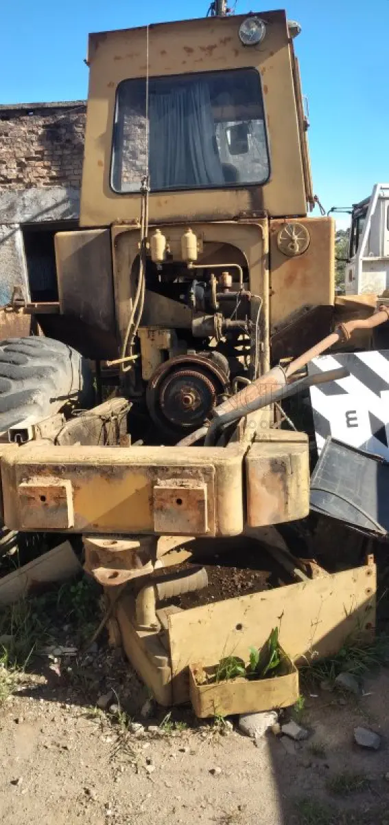 LOTE 011 - CATERPILLAR CARREGADOR