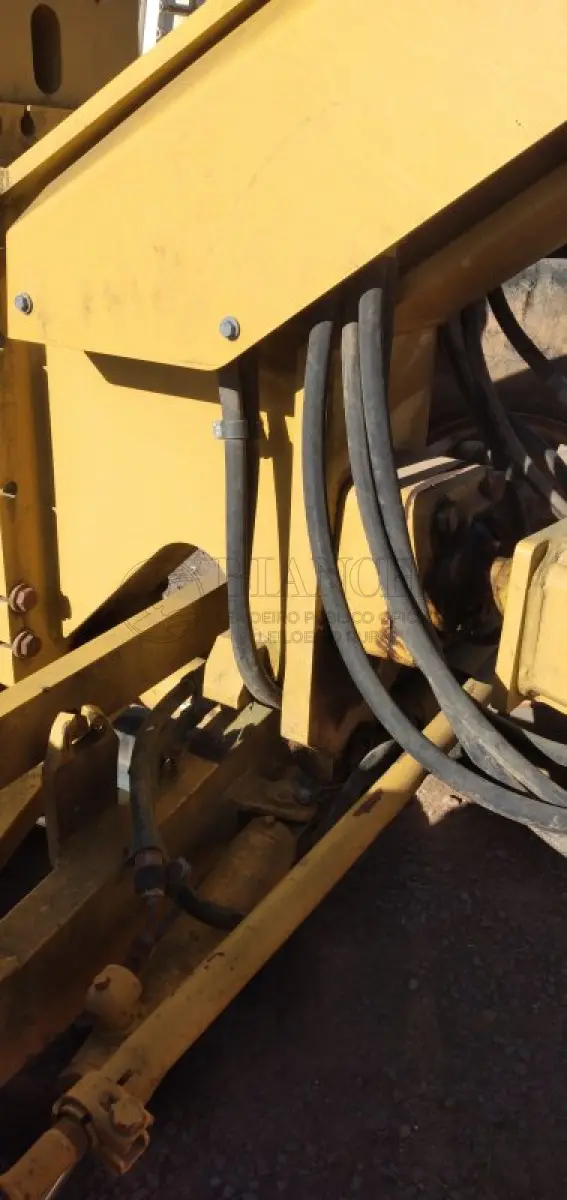 LOTE 014 - MOTO NIVELADORA CATERPILLAR