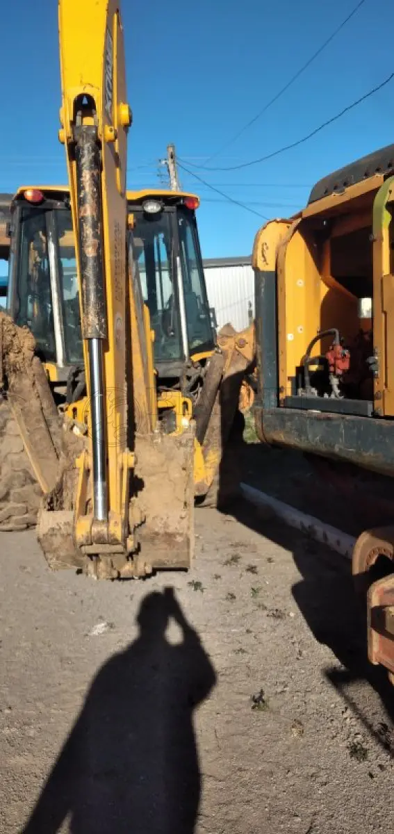 LOTE 015 - RETROESCAVADEIRA JCB 2019