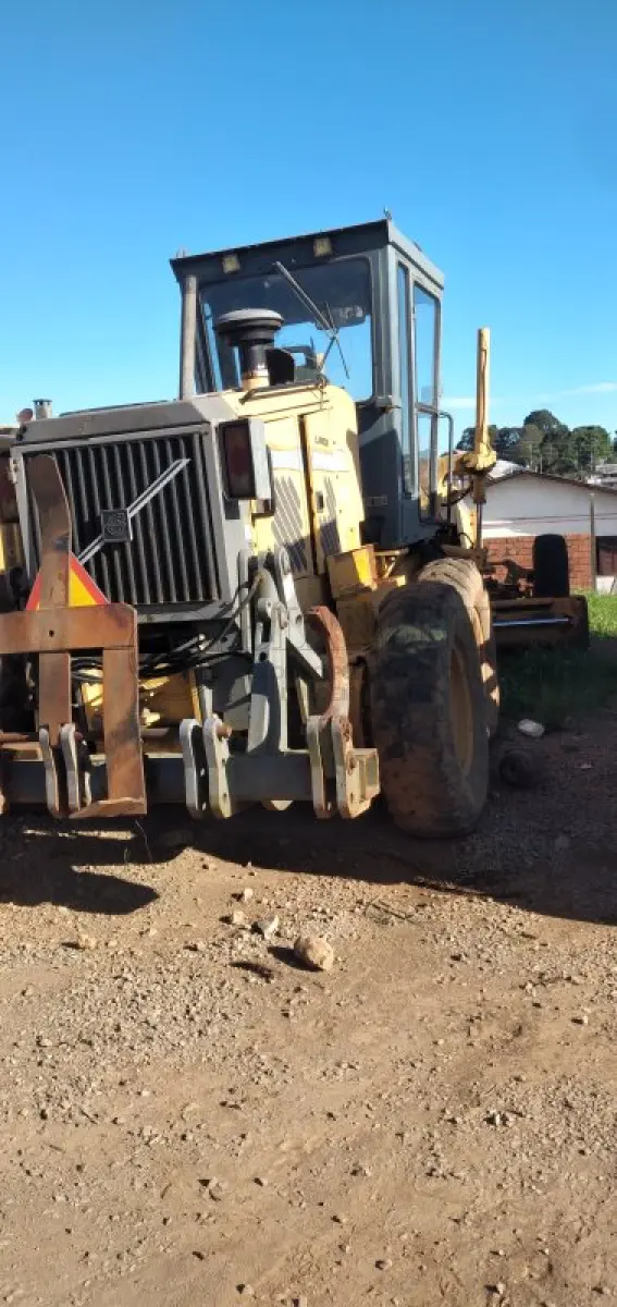 LOTE 017 - MOTO NIVELADORA VOLVO