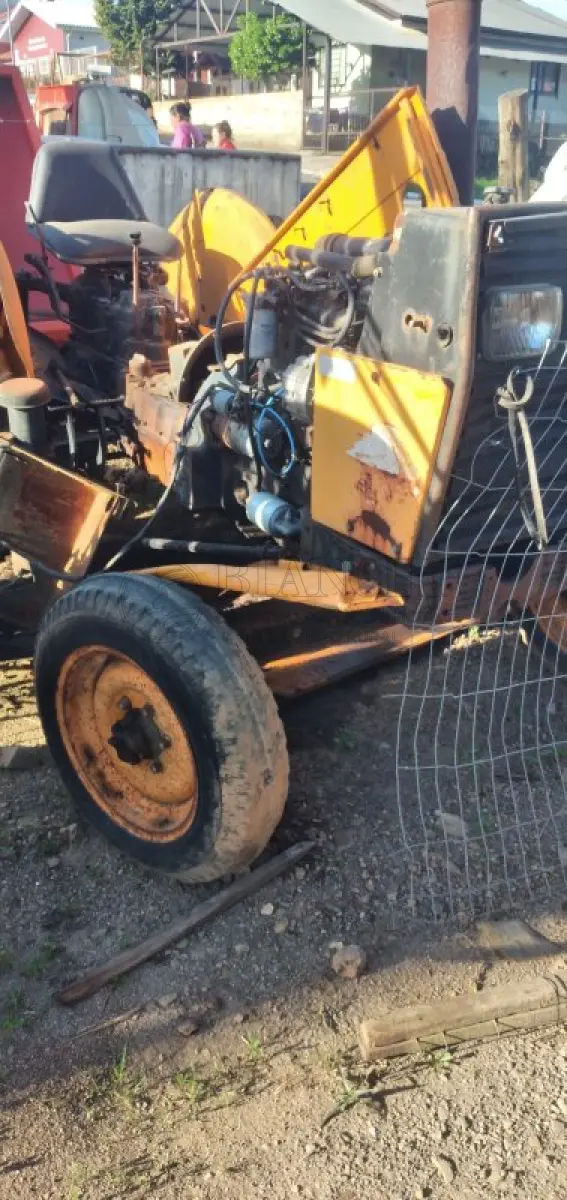 LOTE 013 - TRATOR VALMET 