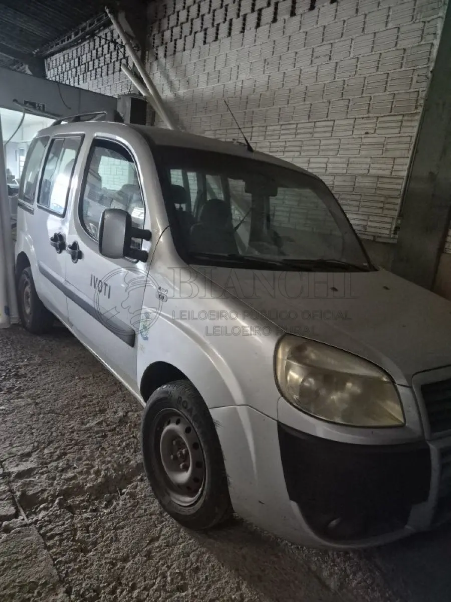 LOTE 004 - FIAT DOBLO HLX 1.8 2010/2011