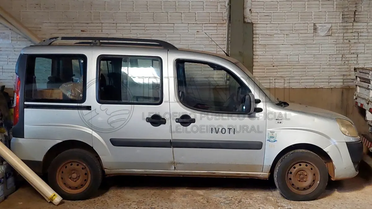LOTE 004 - FIAT DOBLO HLX 1.8 2010/2011