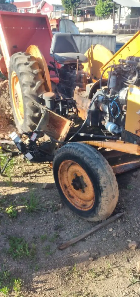 LOTE 013 - TRATOR VALMET 
