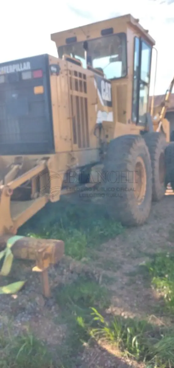 LOTE 014 - MOTO NIVELADORA CATERPILLAR