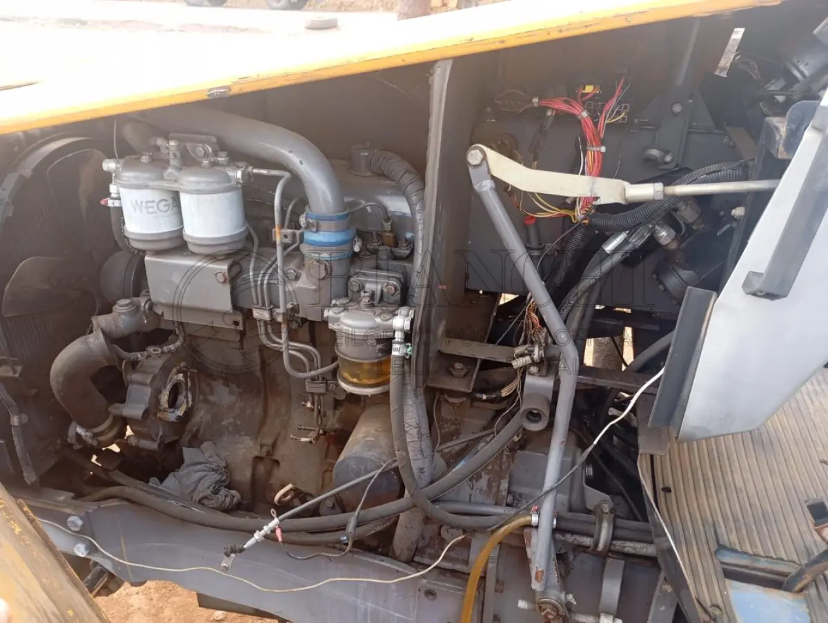 LOTE 005 - TRATOR A750 VALTRA 
