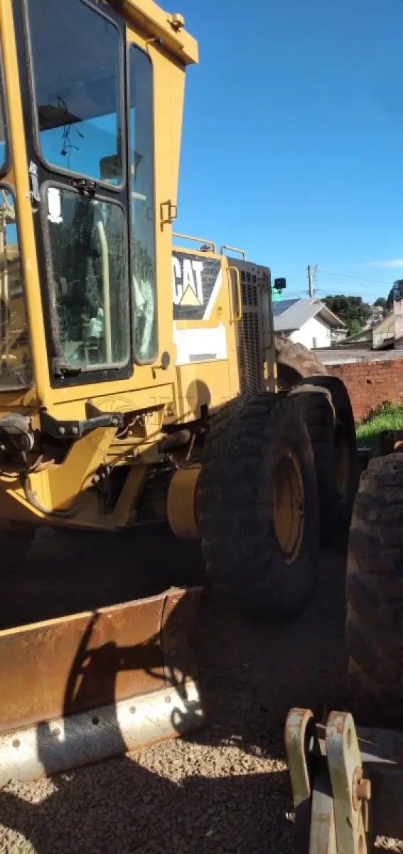 LOTE 014 - MOTO NIVELADORA CATERPILLAR