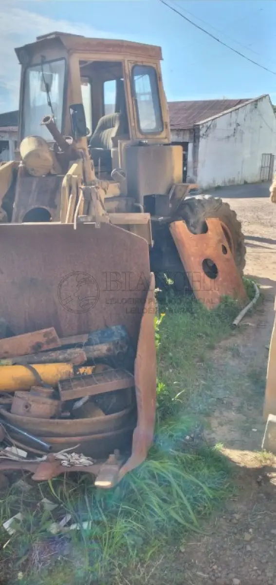 LOTE 011 - CATERPILLAR CARREGADOR