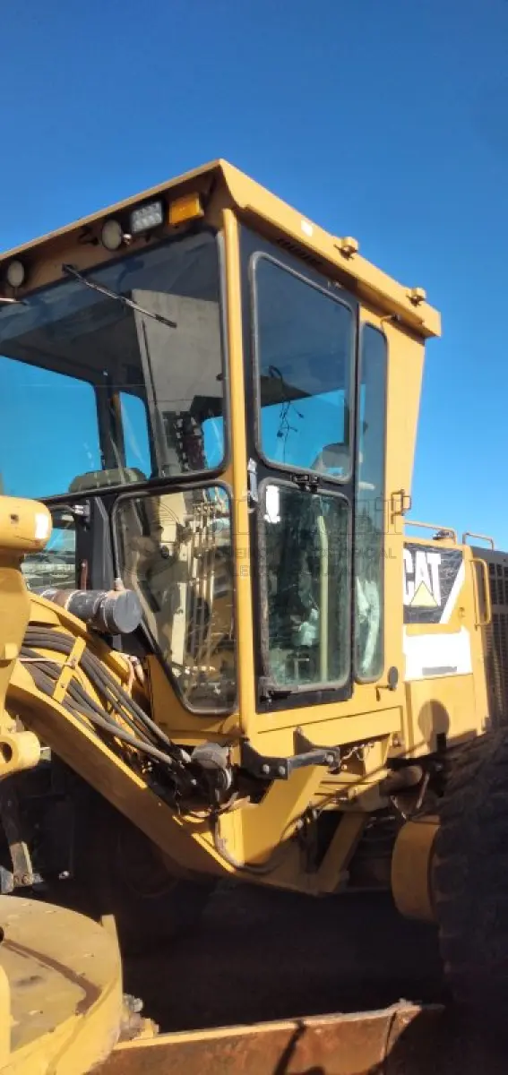 LOTE 014 - MOTO NIVELADORA CATERPILLAR