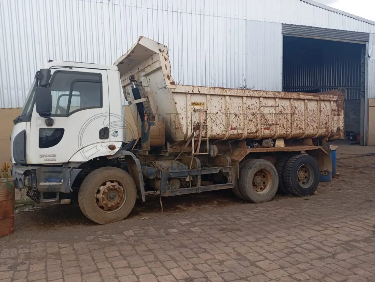 LOTE 002 - FORD/CARGO 3133 6X4 2014/2015