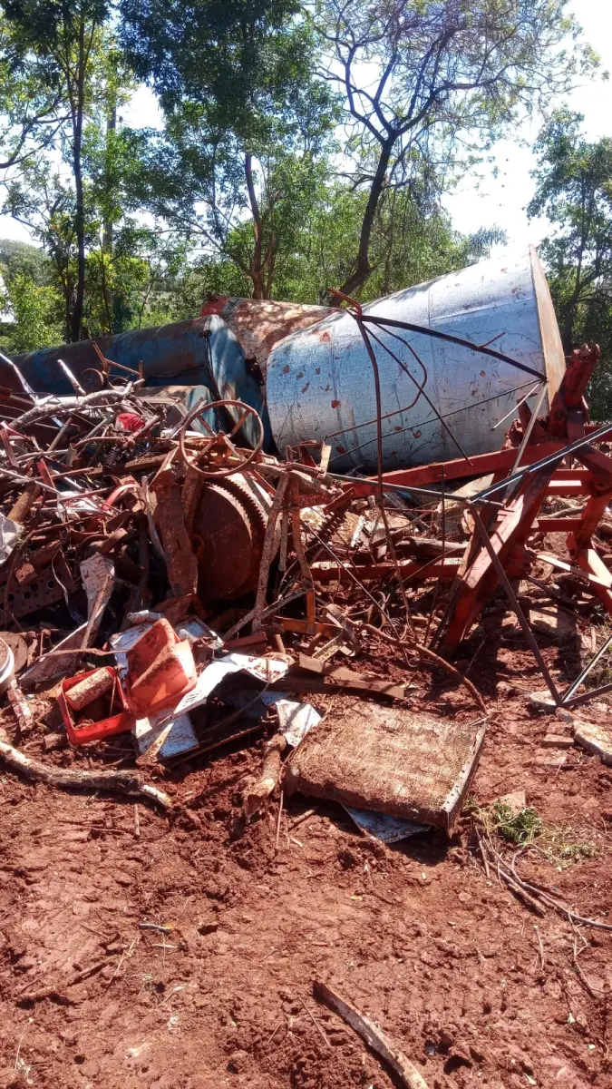 LOTE 008 - Sucatas de materiais diversos – ferro (misto) e metal (misto) Sendo: Aproximadamente 5.000kg