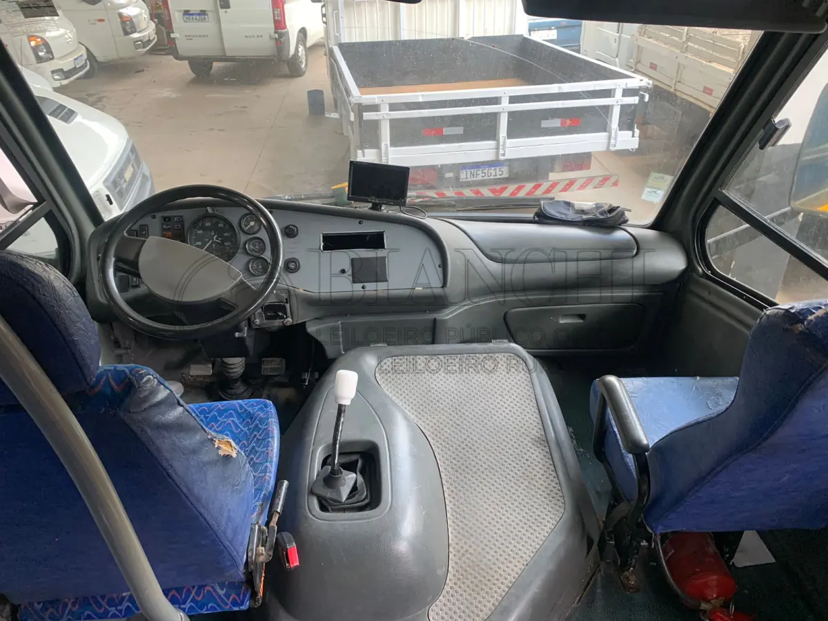LOTE 001 - Veículo marca/modelo: MARCOPOLO/VOLARE A8 ESCAno/modelo: 2004/2004Placa: ILT0A12Chassi: 93PB04B304C012402RENAVAM: 824530411Registrado em: PORTO ALEGRETipo: ÔnibusCor: AmarelaEspécie: PassageiroVeículo está: Em circulação