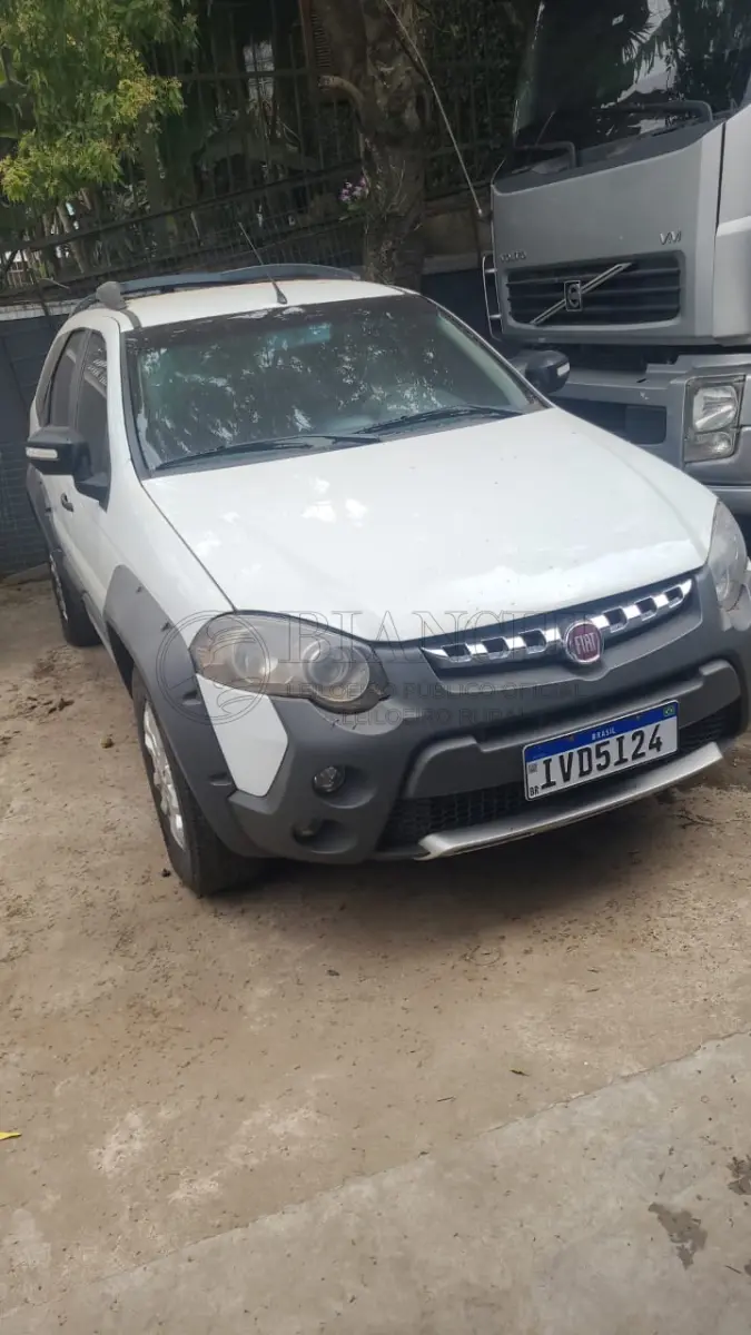 LOTE 004 - Veículo marca/modelo: FIAT/PALIO WK ADVEN FLEX, Ano/modelo: 2013/2014Placa: IVD5I24Chassi: 9BD373175E5046829RENAVAM: 596488483Registrado em: PORTO ALEGRETipo: AutomóvelCor: BrancaEspécie: PassageiroVeículo está: Em circulação