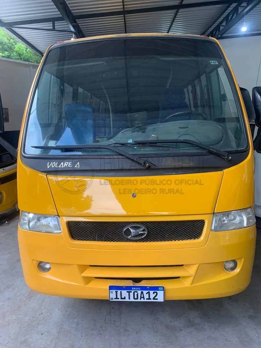 LOTE 001 - Veículo marca/modelo: MARCOPOLO/VOLARE A8 ESCAno/modelo: 2004/2004Placa: ILT0A12Chassi: 93PB04B304C012402RENAVAM: 824530411Registrado em: PORTO ALEGRETipo: ÔnibusCor: AmarelaEspécie: PassageiroVeículo está: Em circulação