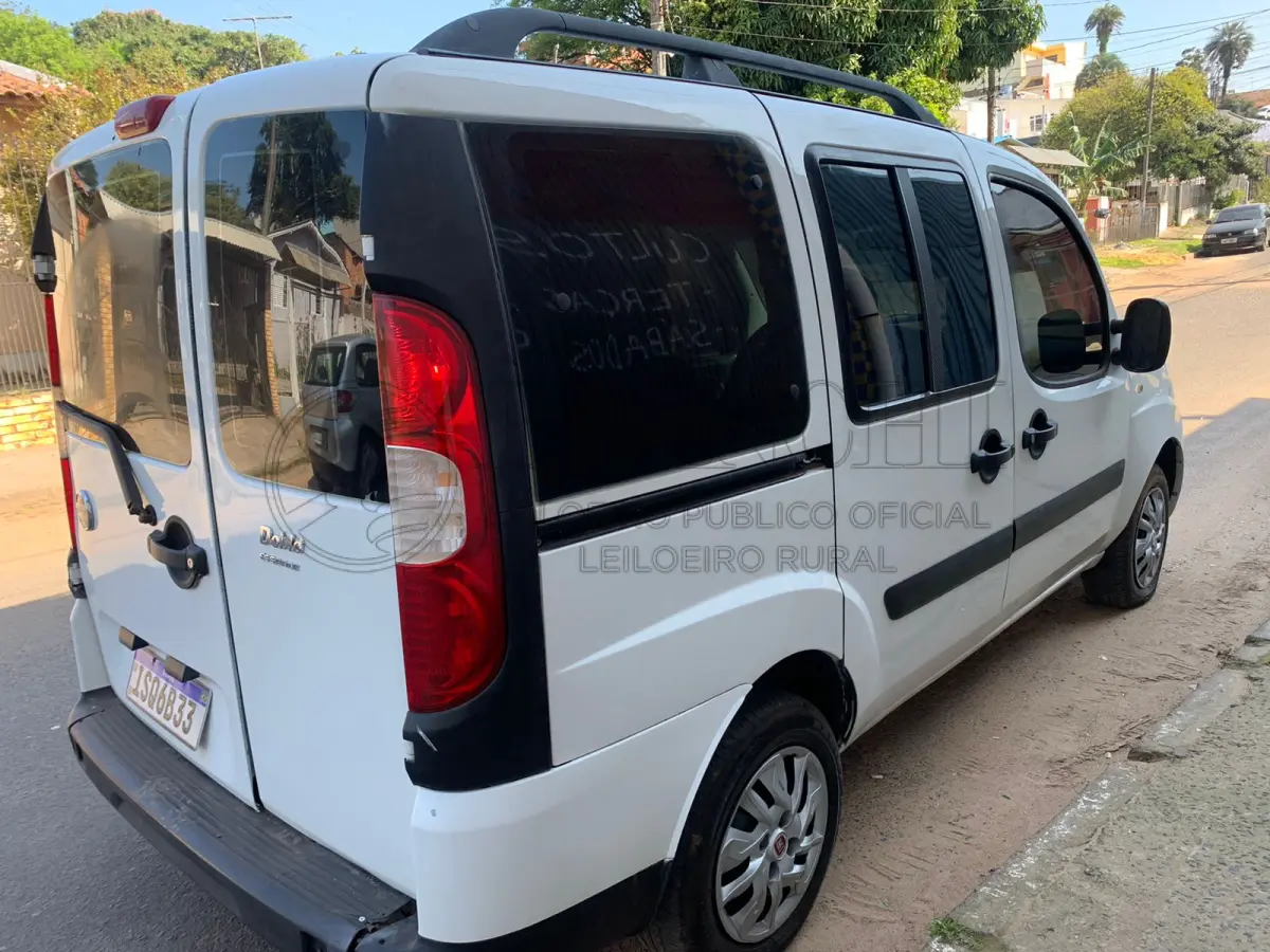LOTE 008 - Veículo marca/modelo: FIAT/DOBLO ESSENCE 1.8 Ano/modelo: 2011/2012 Placa: ISQ6B33 Chassi: 9BD119609C1089967 RENAVAM: 410179116 Registrado em: PORTO ALEGRE Tipo: Automóvel Cor: Branca Espécie: Passageiro Veículo está: Em circulação