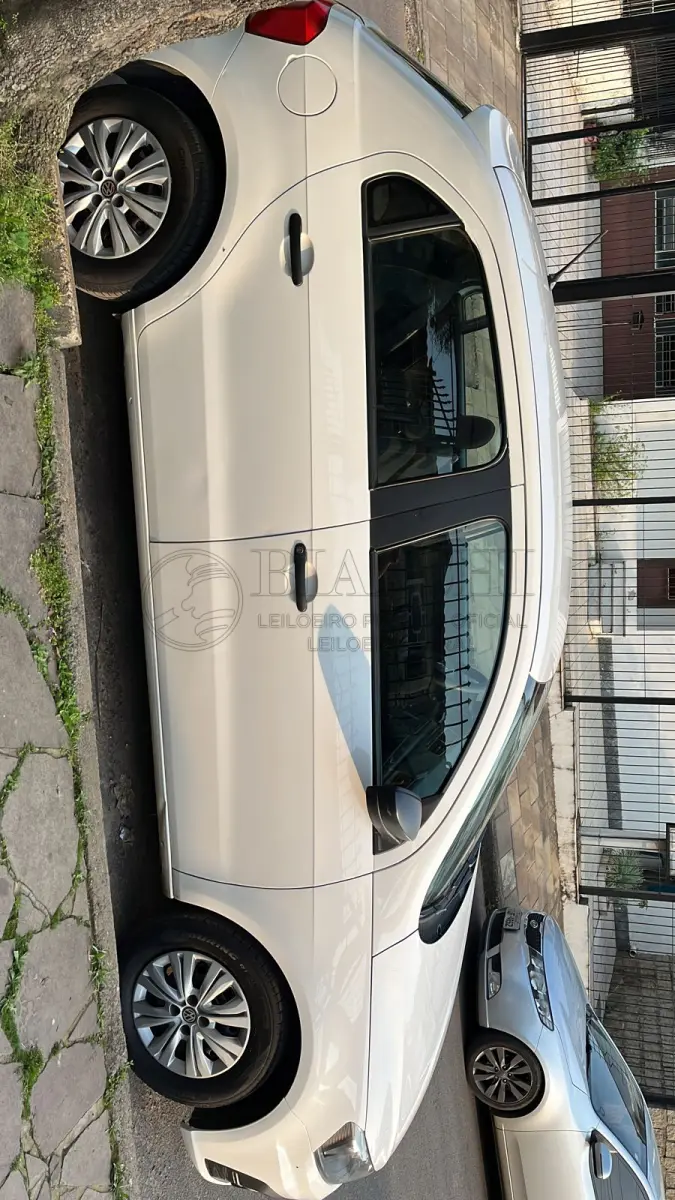 LOTE 034 - "Veículo marca/modelo: VW/NOVO GOL TL MCV Ano/modelo: 2016/2017 Placa: IXR7I72 Chassi: 9BWAG45U6HP098592 RENAVAM: 1109963162 Registrado em: PORTO ALEGRE Tipo: Automóvel Cor: Branca Espécie: Passageiro Veículo está: Em circulação"