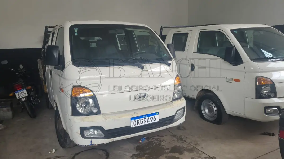 LOTE 003 - Veículo marca/modelo: HYUNDAI/HR HDBAno/modelo: 2013/2014Placa: OKG9A96Chassi: 95PZBN7KPEB058349RENAVAM: 1017174463Registrado em: PORTO ALEGRETipo: CaminhoneteCor: BrancaEspécie: EspecialVeículo está: Em circulação, MOTOR ABERTO