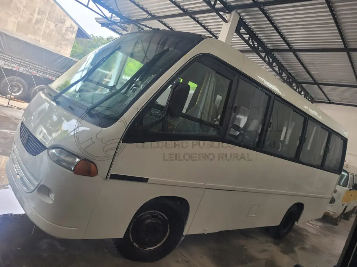 LOTE 038 - "Veículo marca/modelo: MARCOPOLO/VOLARE ESCOLAR Ano/modelo: 1999/1999 Placa: IIS0E64 Chassi: 93PB01A2MXC000448 RENAVAM: 713092777 Registrado em: PORTO ALEGRE Tipo: Ônibus Cor: Branca Espécie: Passageiro Veículo está: Em circulação"