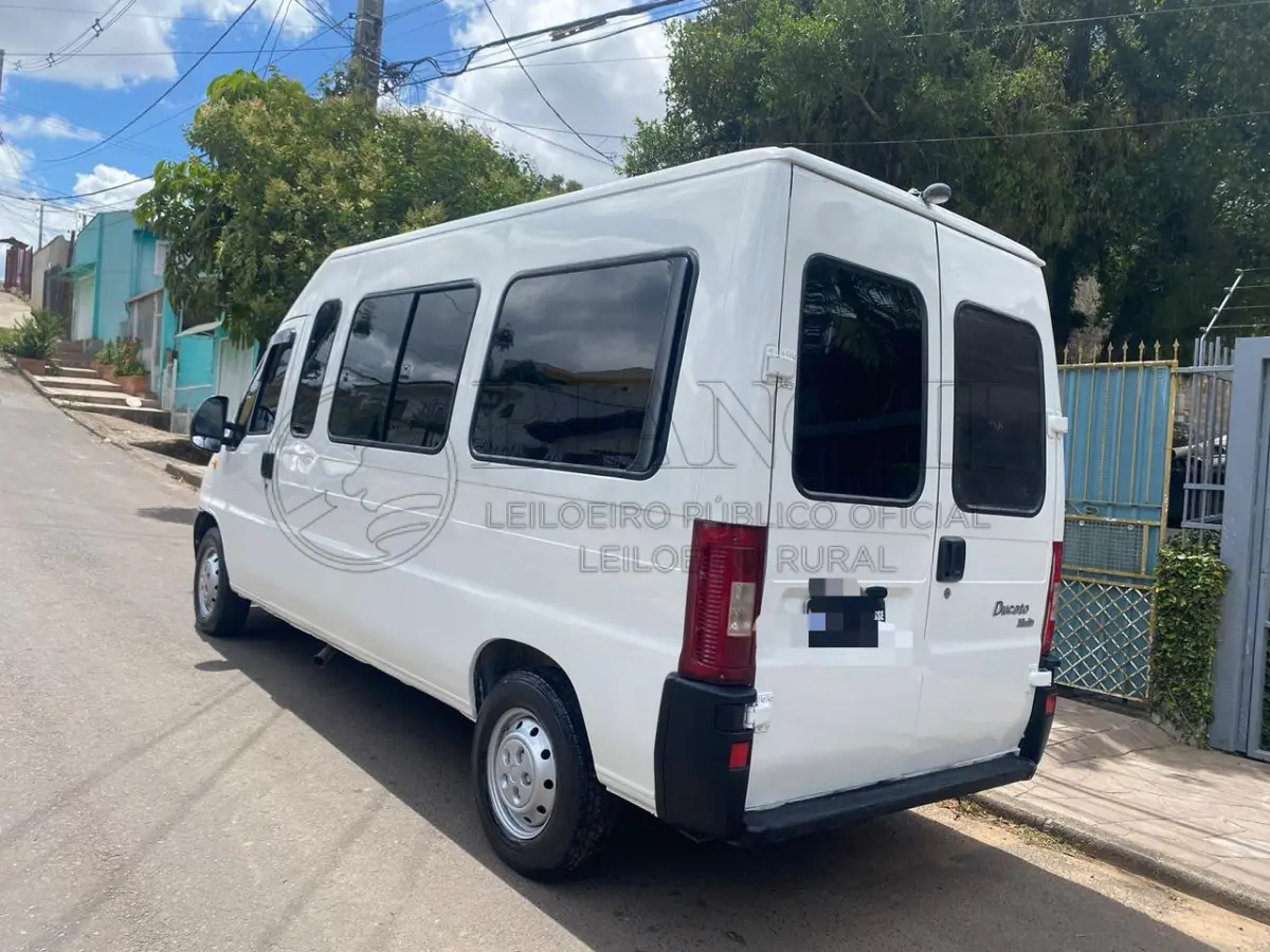 LOTE 002 - Veículo marca/modelo: FIAT/DUCATO MC TCA AMB, Ano/modelo: 2008/2009, Placa: IPA4J95, Chassi: 93W245H3392030044, RENAVAM: 979850363, Registrado em: PORTO ALEGRE, Tipo: Caminhonete, Cor: Branca, Espécie: Especial, Veículo está: Em circulação, Licenciamento válido até: 30/06/2023.