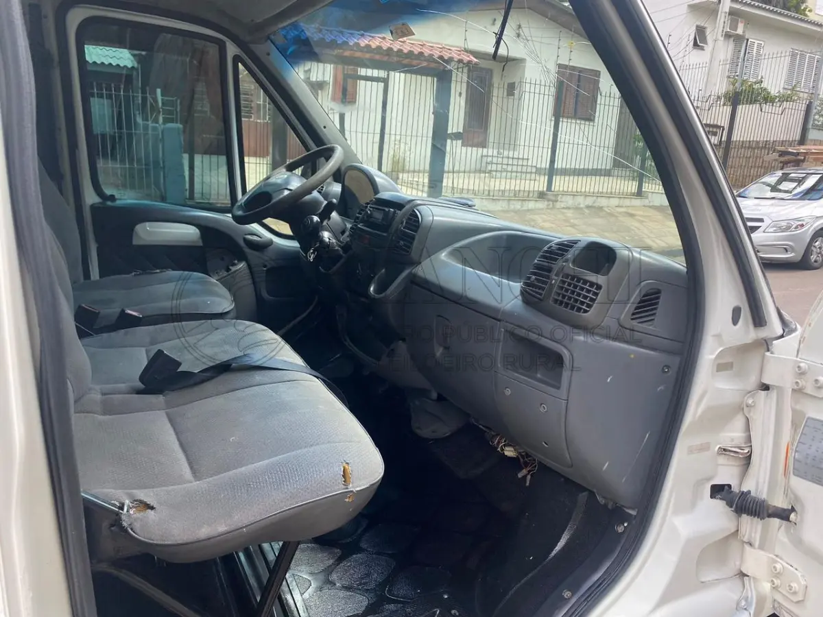 LOTE 002 - Veículo marca/modelo: FIAT/DUCATO MC TCA AMB, Ano/modelo: 2008/2009, Placa: IPA4J95, Chassi: 93W245H3392030044, RENAVAM: 979850363, Registrado em: PORTO ALEGRE, Tipo: Caminhonete, Cor: Branca, Espécie: Especial, Veículo está: Em circulação, Licenciamento válido até: 30/06/2023.