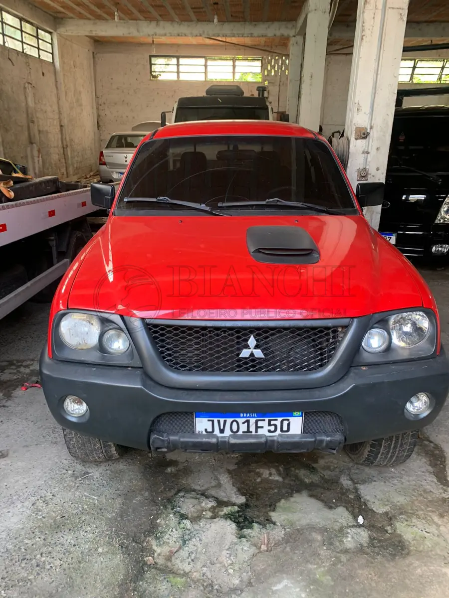 LOTE 006 - Veículo marca/modelo: MMC/L200 4X4 GLAno/modelo: 2008/2009Placa: JVO1F50Chassi: 93XGNK7409C853079RENAVAM: 118415565Registrado em: PORTO ALEGRETipo: CaminhoneteCor: VermelhaEspécie: EspecialVeículo está: Em circulação