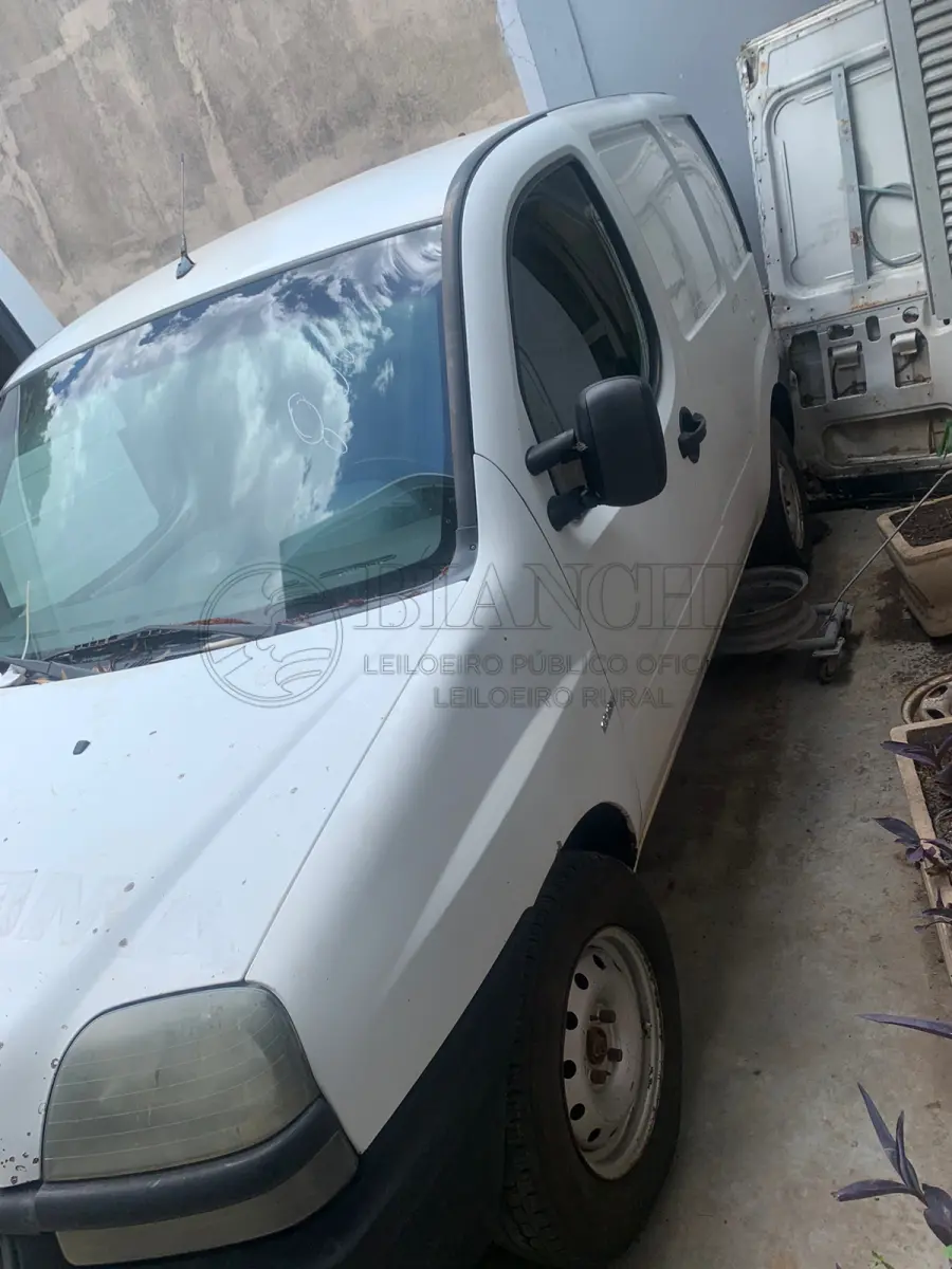 LOTE 007 - Veículo marca/modelo: FIAT/DOBLO TH AMB, Ano/modelo: 2003/2003, Placa: ILG3B69, Chassi: 9BD22315832004141, RENAVAM: 806679115, Registrado em: PORTO ALEGRE, Tipo: Caminhonete, Cor: Branca, Espécie: Carga, Veículo está: Em circulação, Licenciamento válido até: 31/07/2023