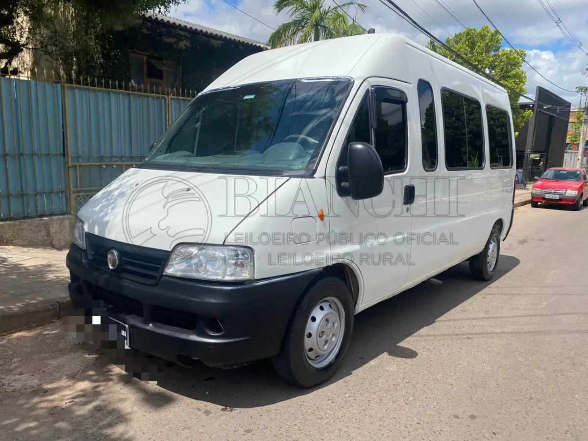 LOTE 002 - Veículo marca/modelo: FIAT/DUCATO MC TCA AMB, Ano/modelo: 2008/2009, Placa: IPA4J95, Chassi: 93W245H3392030044, RENAVAM: 979850363, Registrado em: PORTO ALEGRE, Tipo: Caminhonete, Cor: Branca, Espécie: Especial, Veículo está: Em circulação, Licenciamento válido até: 30/06/2023.