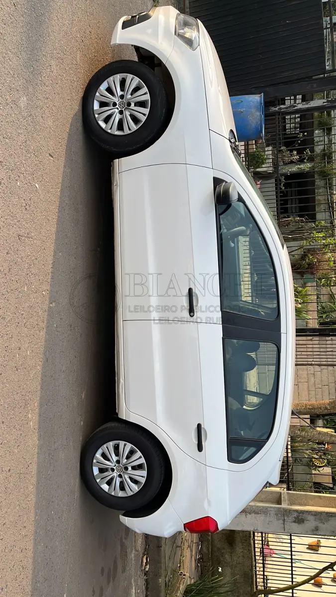 LOTE 034 - "Veículo marca/modelo: VW/NOVO GOL TL MCV Ano/modelo: 2016/2017 Placa: IXR7I72 Chassi: 9BWAG45U6HP098592 RENAVAM: 1109963162 Registrado em: PORTO ALEGRE Tipo: Automóvel Cor: Branca Espécie: Passageiro Veículo está: Em circulação"