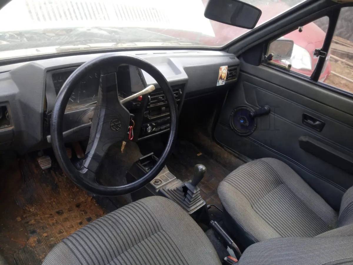 LOTE 013 - "Veículo marca/modelo: VW/GOL CL Ano/modelo: 1990/1990 Placa: LXE0C01 Chassi: 9BWZZZ30ZKT144047 RENAVAM: 573593167 Registrado em: HORIZONTINA Tipo: Automóvel Cor: Azul Espécie: Passageiro"