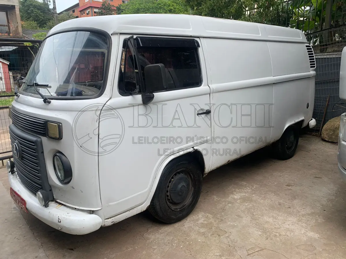 LOTE 037 - Veículo marca/modelo: VW/KOMBI FURGAO Ano/modelo: 2006/2007 Placa: INL4450 Chassi: 9BWFF07X47P005592 RENAVAM: 901262188 Registrado em: PORTO ALEGRE Tipo: Caminhonete Cor: Branca Espécie: Carga Veículo está: Em circulação, Ipva e regularização do kit gnv por conta do arrematante, NAO funciona sem módulo