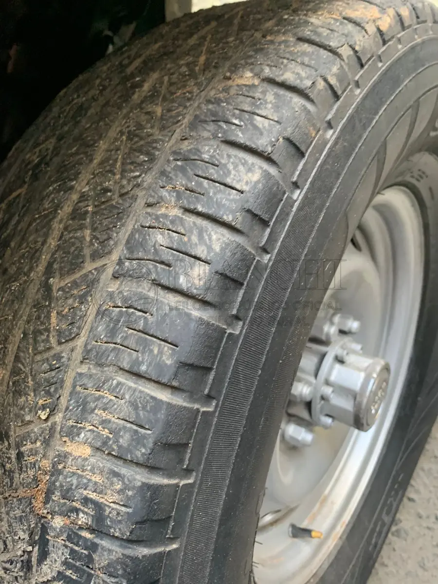 LOTE 006 - Veículo marca/modelo: MMC/L200 4X4 GLAno/modelo: 2008/2009Placa: JVO1F50Chassi: 93XGNK7409C853079RENAVAM: 118415565Registrado em: PORTO ALEGRETipo: CaminhoneteCor: VermelhaEspécie: EspecialVeículo está: Em circulação