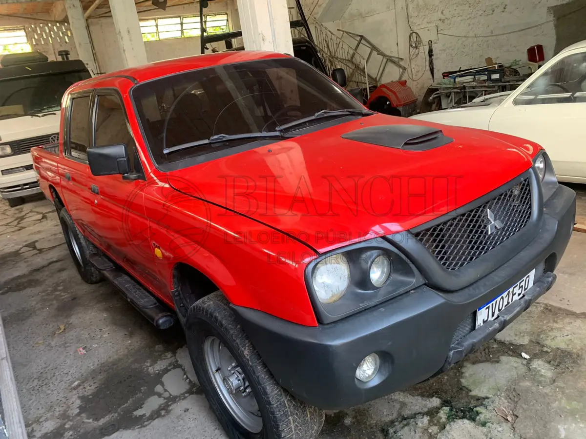 LOTE 006 - Veículo marca/modelo: MMC/L200 4X4 GLAno/modelo: 2008/2009Placa: JVO1F50Chassi: 93XGNK7409C853079RENAVAM: 118415565Registrado em: PORTO ALEGRETipo: CaminhoneteCor: VermelhaEspécie: EspecialVeículo está: Em circulação