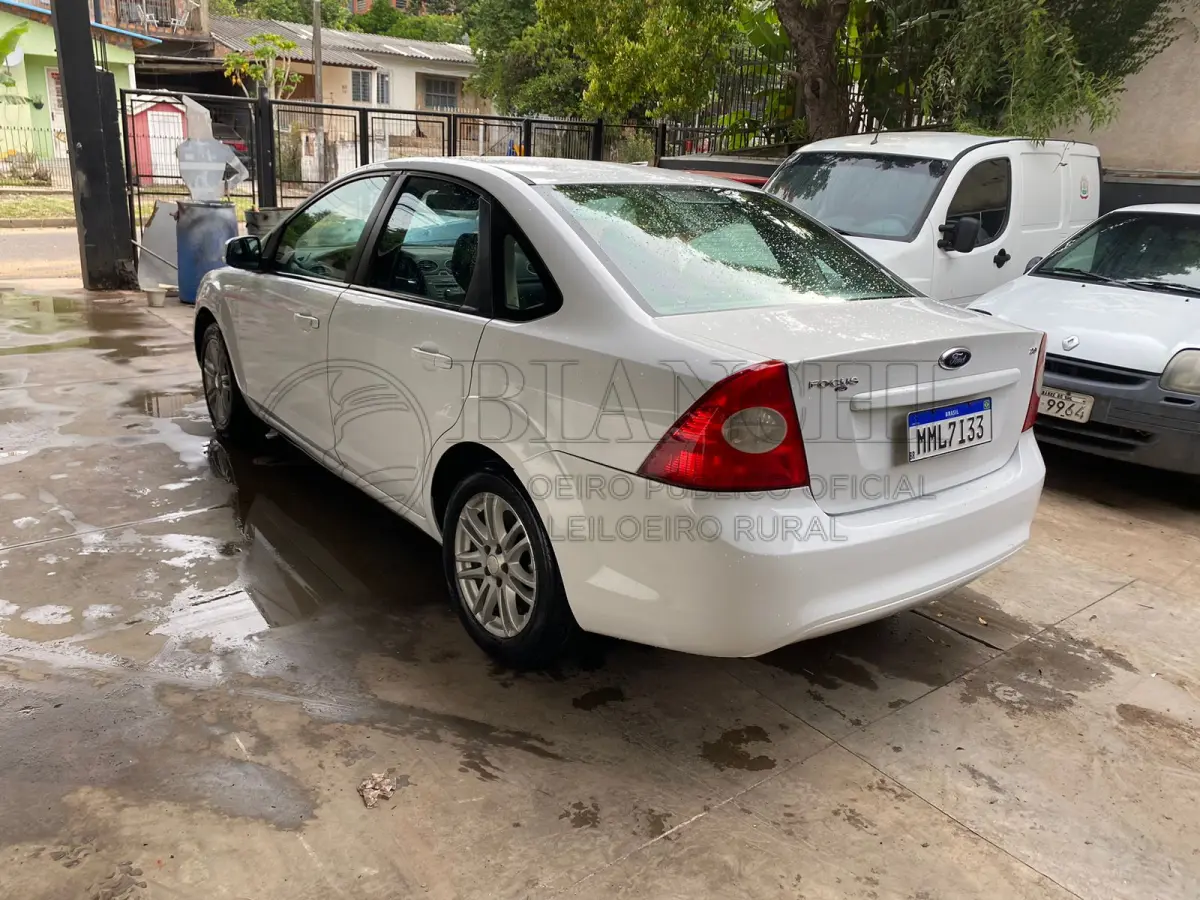 LOTE 012 - Veículo marca/modelo: I/FORD FOCUS 2L FC FLEX, Ano/modelo: 2013/2013, Placa: MML7I33, Chassi: 8AFTZZFFCDJ107972, RENAVAM: 540817414, Registrado em: PORTO ALEGRE, Tipo: Automóvel, Cor: Branca, Espécie: Passageiro, Veículo está: Em circulação, Licenciamento válido até: 30/06/2023