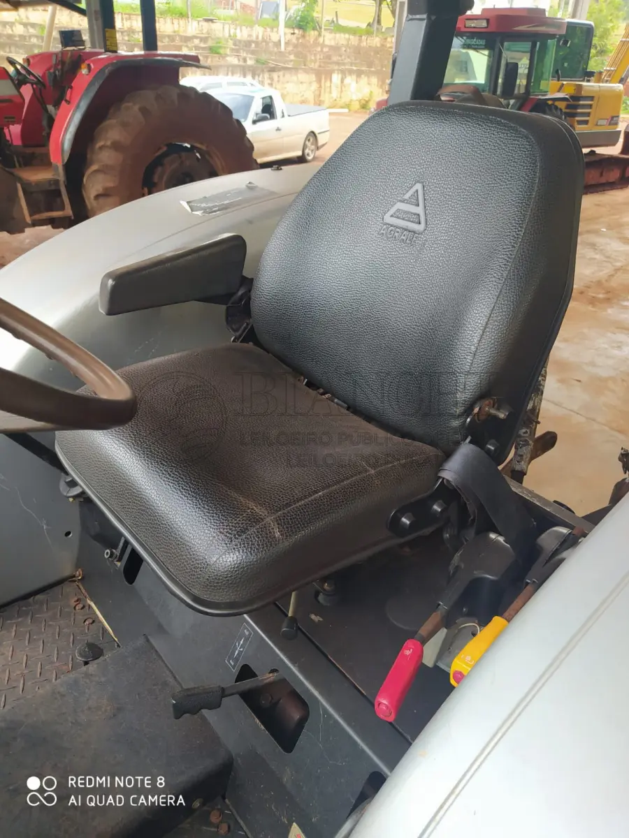 LOTE 001 - TRATOR AGRALE 5075.4  75 CV, ANO 2014, COM  2.700 HORAS TRABALHADA.
