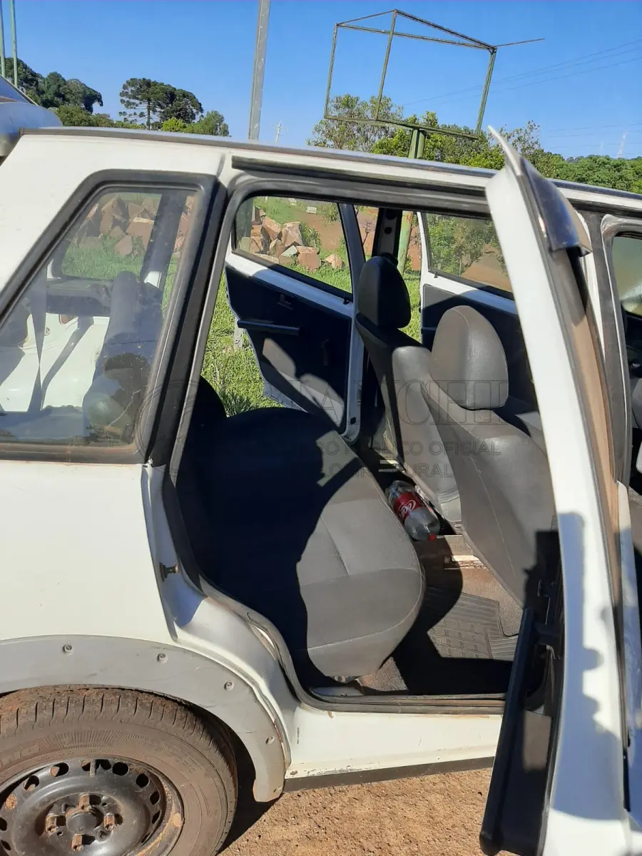 LOTE 002 - Veículo marca/modelo: FIAT/UNO MILLE WAY ECON, Ano/modelo: 2013/2013, Placa: IUO6880, Chassi: 9BD15844AD6860363, RENAVAM: 556014162, Cor: Branca, Espécie: Passageiro
