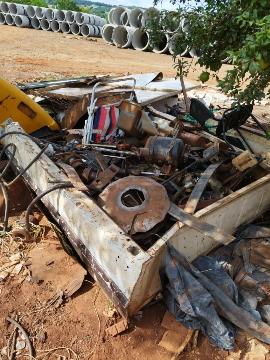 LOTE 005 - 01 lote de sucata DE FERRO + OU- 4.500 KG