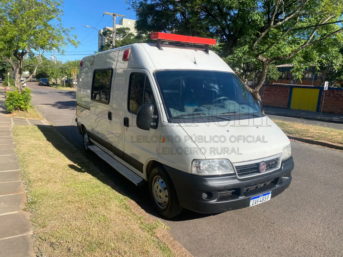 LOTE 005 - Veículo marca/modelo: FIAT/DUCATO MC TCA AMB, Ano/modelo: 2013/2014, Placa: IVF4B59, Chassi: 93W245G34E2128085, RENAVAM: 707179270, Registrado em: PORTO ALEGRE, Tipo: Caminhonete, Cor: Branca, Espécie: Especial, Veículo está: Em circulação, Licenciamento válido até: 31/07/2023