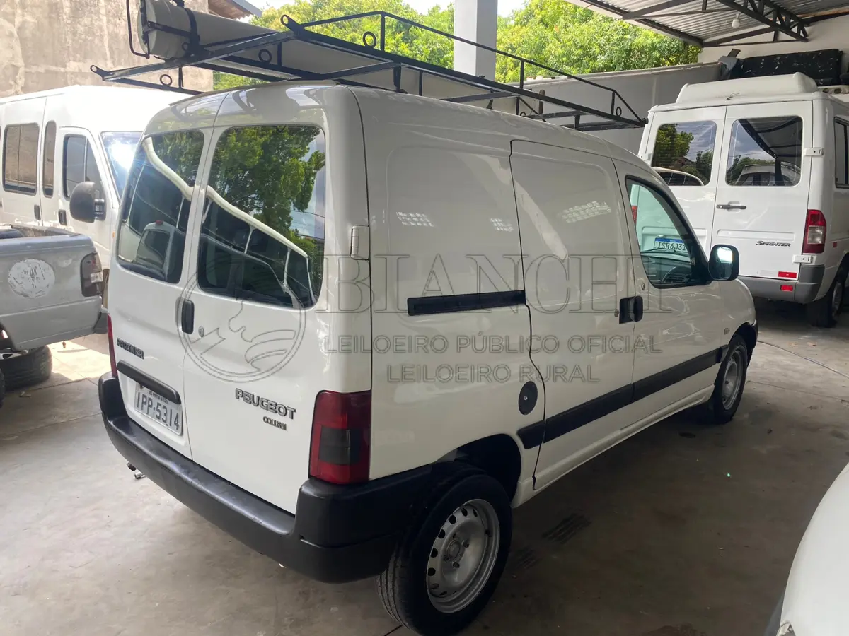 LOTE 015 - Veículo marca/modelo: I/PEUGEOT PART F 800K 16  Ano/modelo: 2008/2009