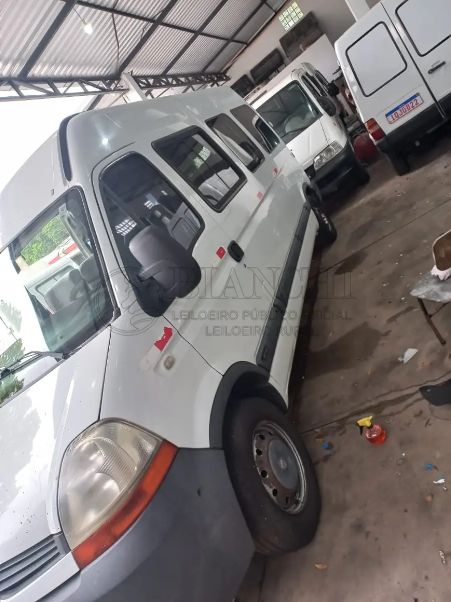 LOTE 015 - Veículo marca/modelo: RENAULT/MASTER EUROLAF P, Ano/modelo: 2012/2013, Placa: ITU6098, Chassi: 93YADC1L6DJ461140, RENAVAM: 498269906, Tipo: Microônibus, Cor: Branca,Espécie: Passageiro, Veículo está: Em circulação, Licenciamento válido até: 31/07/2023