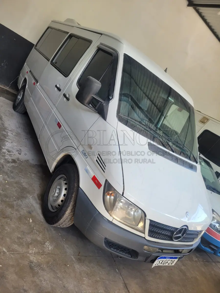 LOTE 008 - Veículo marca/modelo: I/M.BENZ313CDI SPRINTERM, Ano/modelo: 2011/2012, Placa: ISX0F28, Chassi: 8AC903672CE059293, RENAVAM: 457035110, Registrado em: PORTO ALEGRE, Tipo: Microônibus, Cor: Branca, Espécie: Passageiro, Veículo está: Em circulação, Licenciamento válido até: 31/07/2023