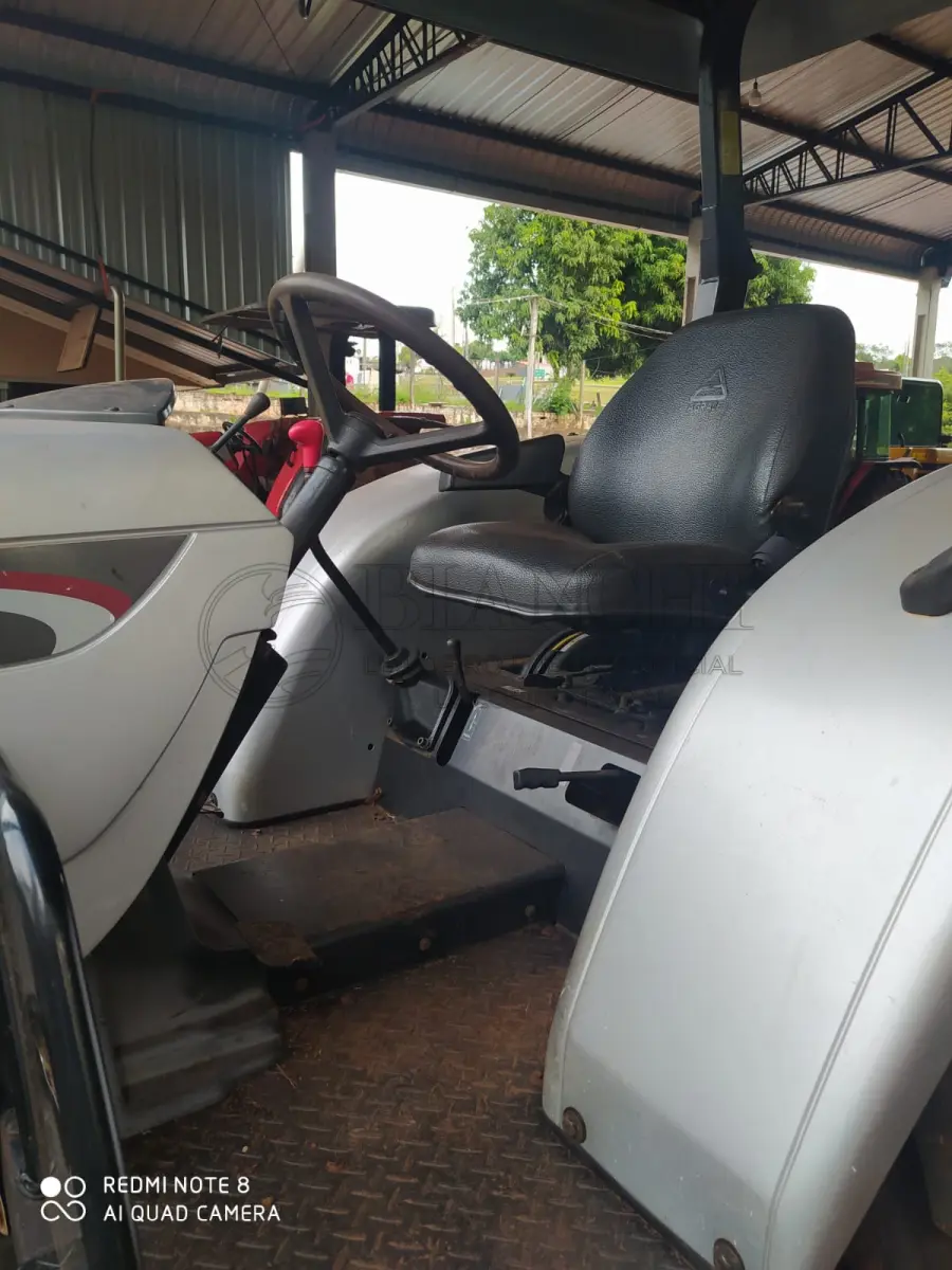 LOTE 001 - TRATOR AGRALE 5075.4  75 CV, ANO 2014, COM  2.700 HORAS TRABALHADA.