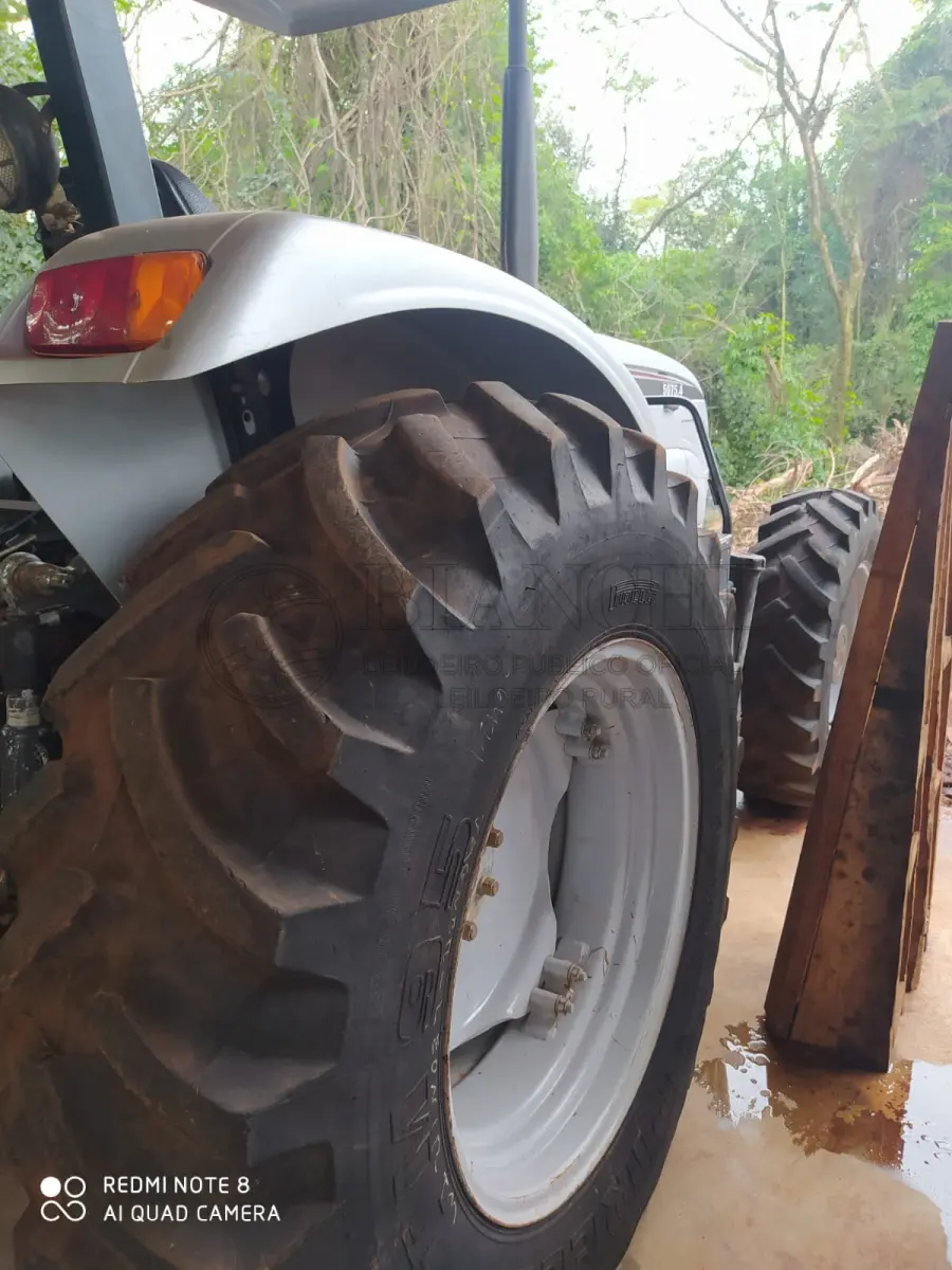 LOTE 001 - TRATOR AGRALE 5075.4  75 CV, ANO 2014, COM  2.700 HORAS TRABALHADA.