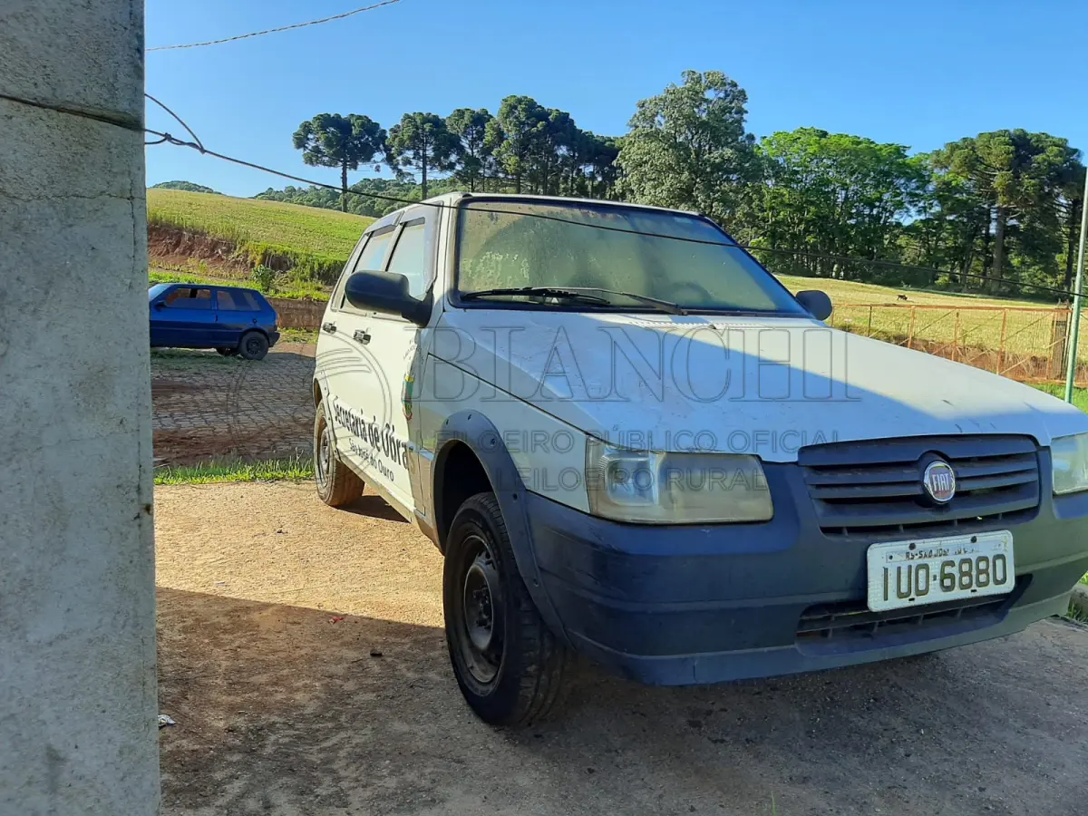 LOTE 002 - Veículo marca/modelo: FIAT/UNO MILLE WAY ECON, Ano/modelo: 2013/2013, Placa: IUO6880, Chassi: 9BD15844AD6860363, RENAVAM: 556014162, Cor: Branca, Espécie: Passageiro