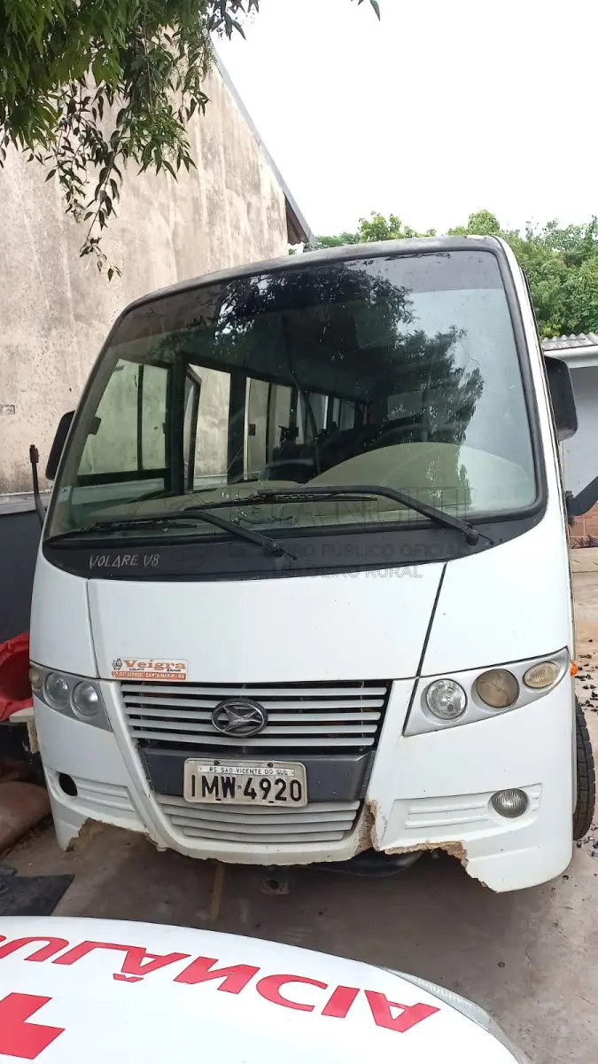 LOTE 013 - MARCOPOLO/VOLARE V8 ON, Ano/modelo: 2005/2006, Placa: IMW4920, Chassi: 93PB26F306C017674, RENAVAM: 873213394, Tipo: Ônibus, Cor: Branca, Espécie: Passageiro, Veículo não  está em circulação ( motor aberto)